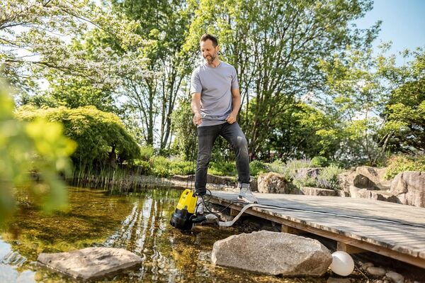 Pompe d'Evacuation Kärcher Sp 22,000 Dirt, Moteur 750W, Débit de 22000 L/H, 0,80 Bar, Profondeur Immersion Max 7 m, Hauteur Refoulement Max 8M, Taille Particules Max 30 mm, Hauteur Liquide Résiduel