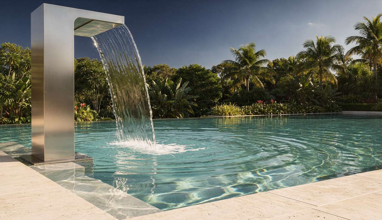 Pr&eacute;sentation des cascades en inox pour piscine