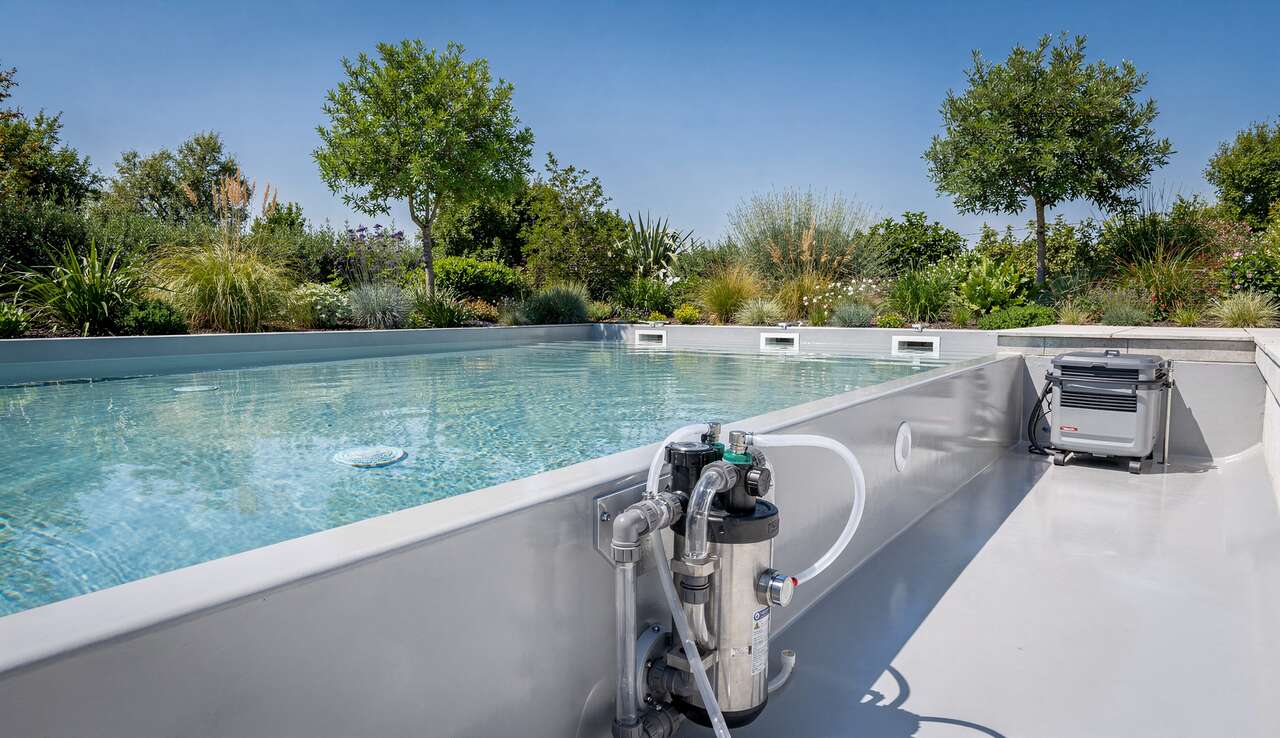 Avantages sp&eacute;cifiques des syst&egrave;mes adapt&eacute;s aux piscines en r&eacute;sine