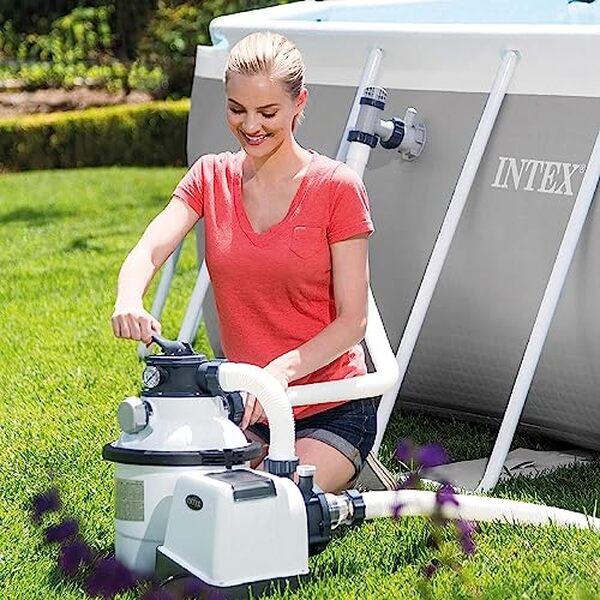 Découvrez l'efficacité de l'épurateur de sable Intex Krystal Clear 7900 l/h : un guide complet pour une piscine propre et sans effort