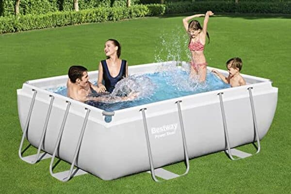 Découvrez notre test détaillé de la piscine Bestway Power Steel Frame : efficacité, robustesse et accessoires indispensables pour un été parfait