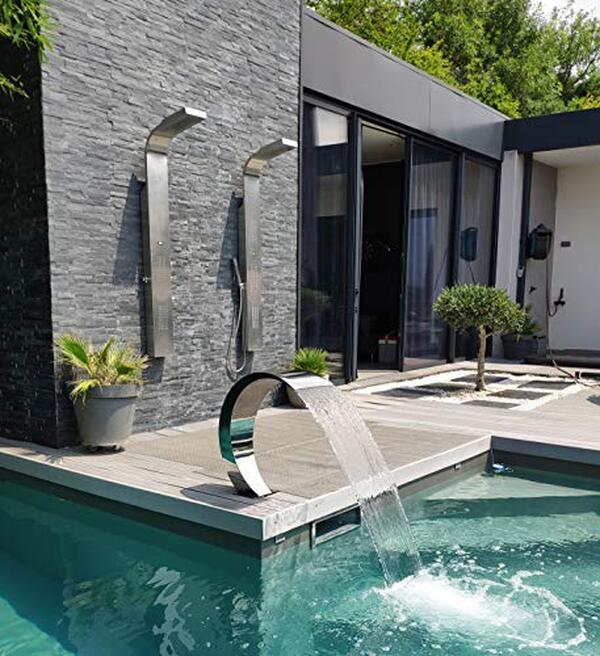 Découvrez l'élégance et la performance du modèle Cobra 65 cm de Cascades-Inox, la fontaine idéale pour sublimer votre piscine et créer une ambiance unique.