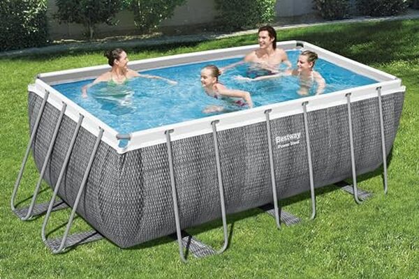 Découvrez notre avis complet sur la piscine hors sol Bestway Power Steel 412x201x122 cm : design, durabilité et facilité d'installation au rendez-vous pour un été réussi.