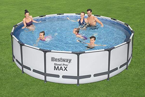 Découvrez les atouts de la piscine Bestway Steel Pro Max 4.57m x 1.07m : installation, matériaux et expérience utilisateur pour un été rafraîchissant