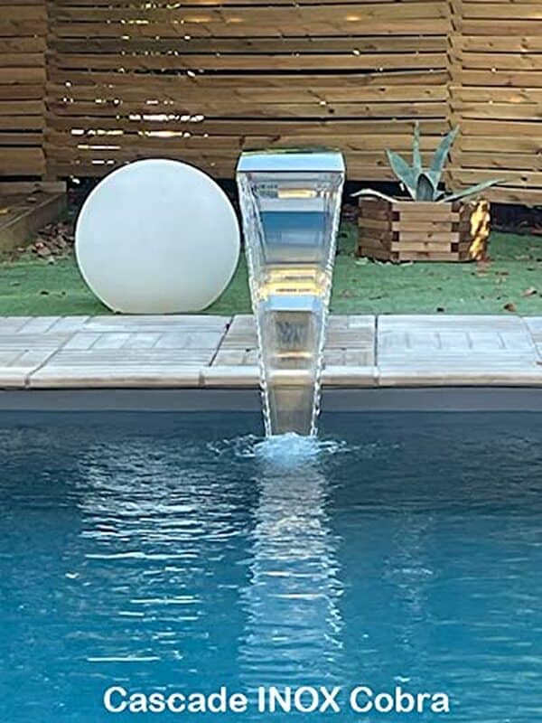 Découvrez notre test complet de la fontaine Cascades-Inox 316 Cobra 65cm pour améliorer l'esthétique de votre piscine ou bassin avec un design moderne et robuste