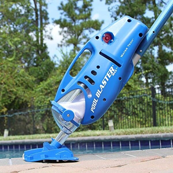 Découvrez notre test complet de l'aspirateur de piscine Water Tech Pool Blaster Max Li sans fil : performances, autonomie et avantages pour nettoyer votre bassin efficacement.
