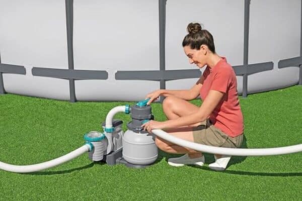 Découvrez notre test complet de la pompe de filtration à sable Bestway pour piscine hors sol : caractéristiques, avantages et conseils d'installation pour une eau cristalline. 