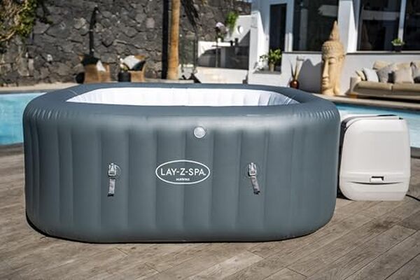 Découvrez notre test complet du spa Hawaii HydroJet Pro : caractéristiques, performances et avis pour profiter d'une détente luxe à domicile. Comparatif et guide d'achat.