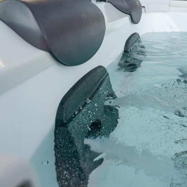 Découvrez notre test détaillé du spa MSPA Oslo : confort, technologie connectée et performances des jets air et eau pour 6 personnes en détente.