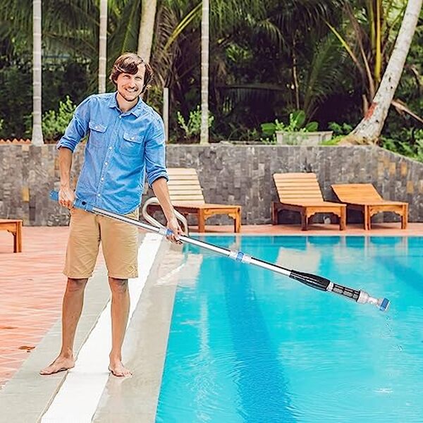 Découvrez notre test complet du balai aspirateur sans fil Outsunny. Nettoyage efficace, autonomie impressionnante et facilité d'utilisation pour entretenir votre piscine et spa.